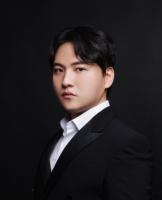 테너 김동건